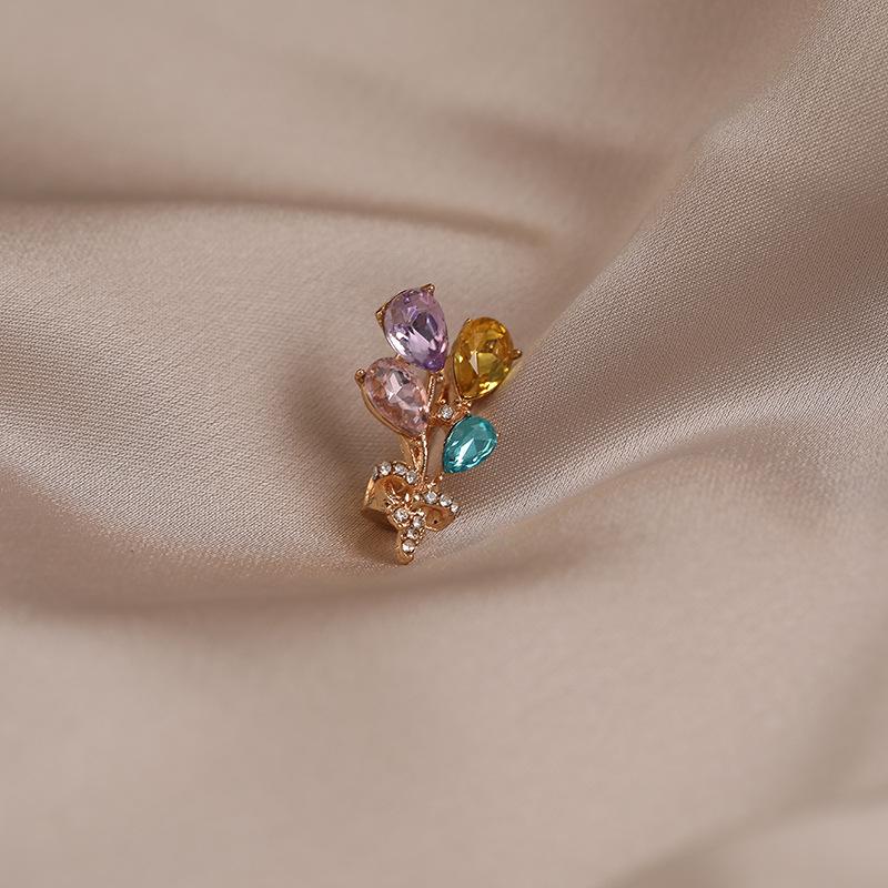 Elegant Butterfly Brooch: Luxurious Suit Accessory & Stylish Corsage for Women