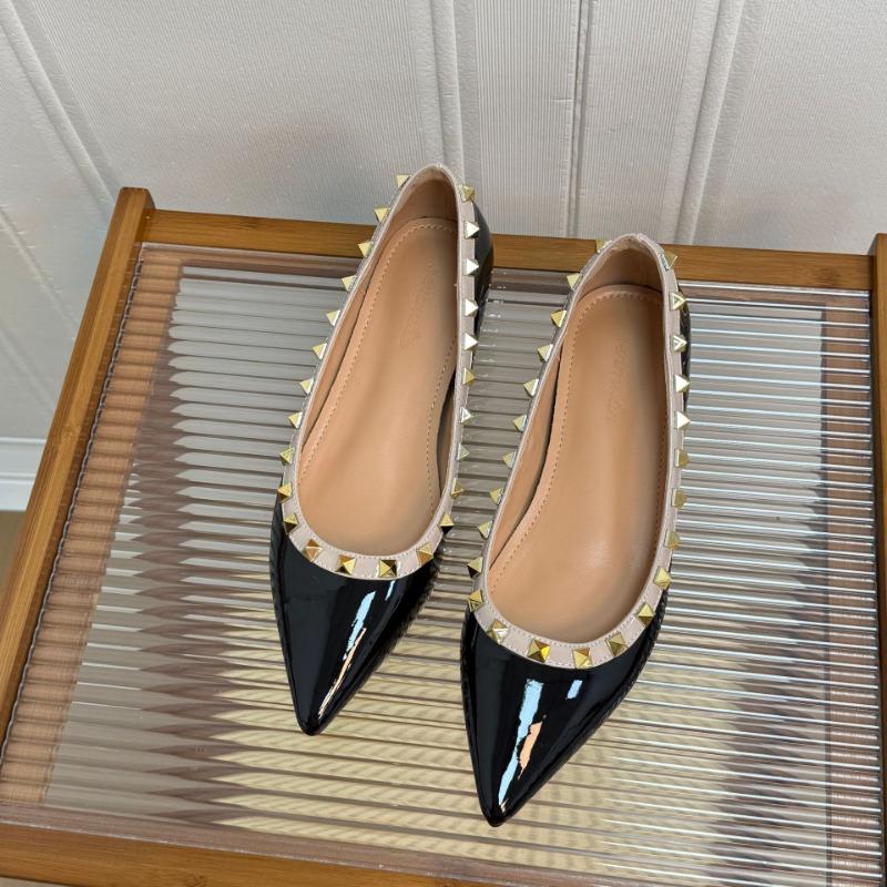 New spring and autumn rivet pointed flat shoes women's shallow mouth inner height increase single shoes versatile commuter women's shoes