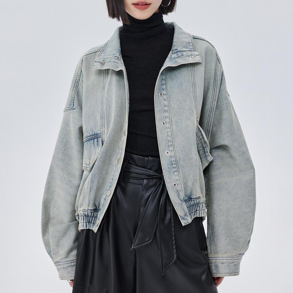 Retro Hong Kong Style Stand Collar Lapel Denim Jacket for Petite, New Early Spring Trend, Loose Fit, Distressed, and Slimming.