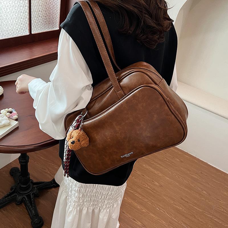 

Large capacity casual women s bag 2025 new autumn and winter versatile commuter bag single shoulder crossbody armpit bag 35*11*22 коричневый
