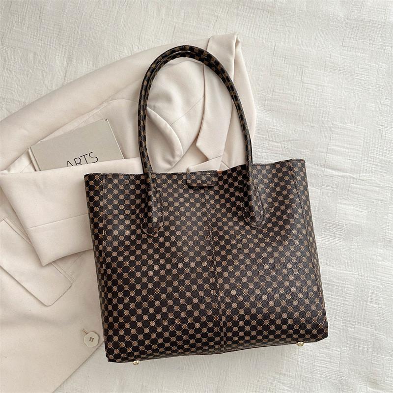 

Stylish Spring Casual Tote Bag For Women In Black Green Brown White Pink Colors With Unique European And American Design