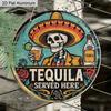 Décoration Métallique Ronde Tequila en Aluminium Plat 2D Servie Ici - Art Squelette Vintage avec Sombrero & Margarita - Suspension Murale Style Mexicain pour Bar à Domicile, Homme