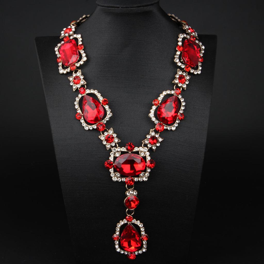 2026 European and American Exaggerated Retro Court Style Large Gemstone Diamond Necklace Temperament Fashionable Women's Collarbone Chain Accessories
