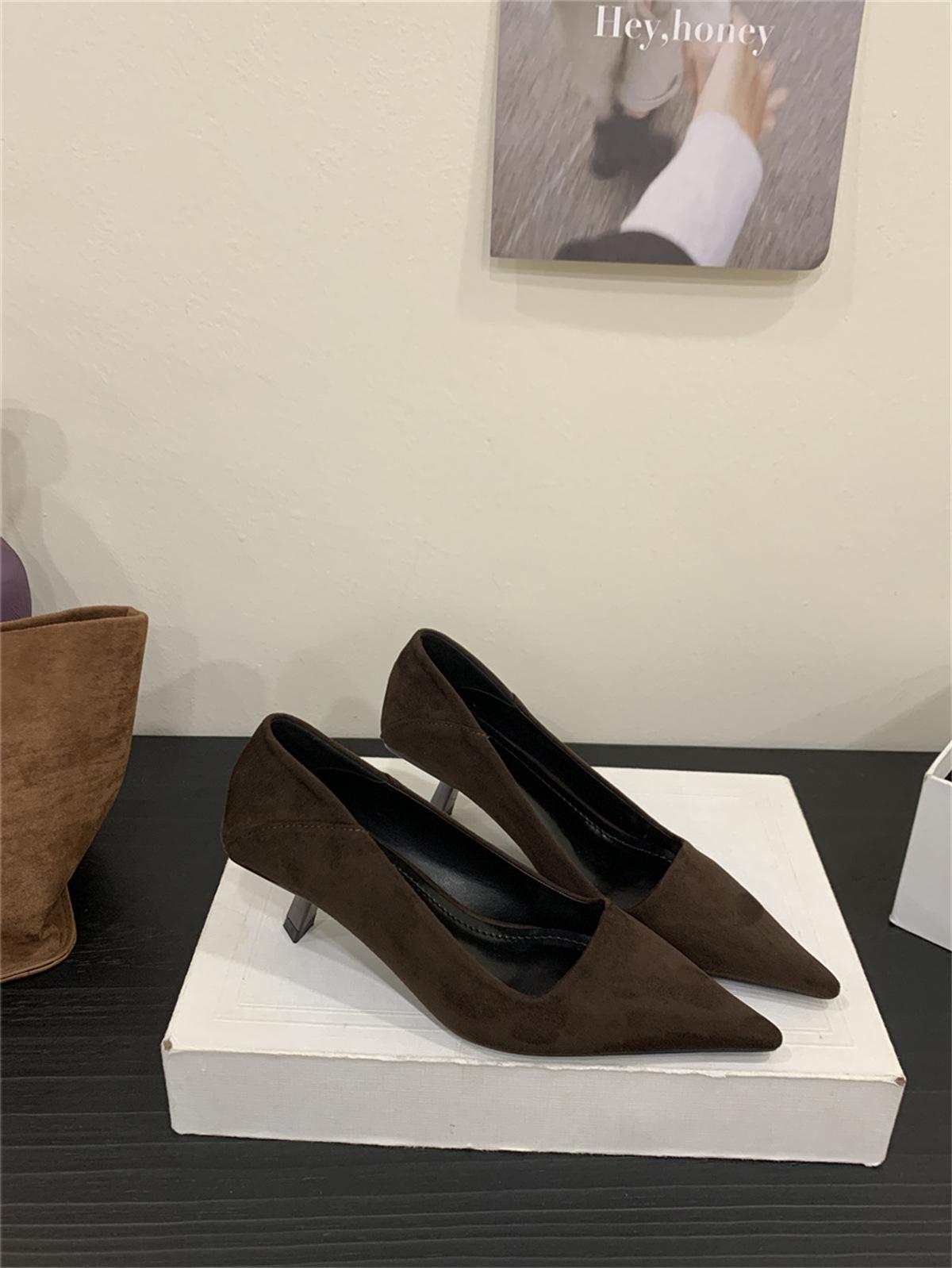 

High heels female spring and autumn 2025 new fairy style thin heel pointed head shallow mouth medium heel single shoes 39 кофейный
