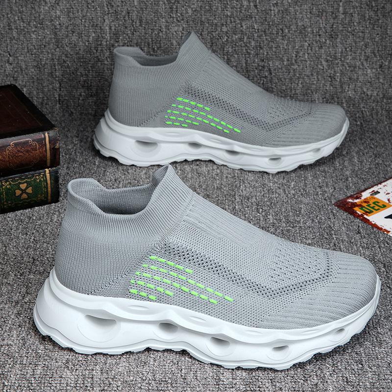 Men's and women's sports and fitness large-size mesh shoes, simple fly-woven elastic mesh, breathable one-pedal socks, black shoes.