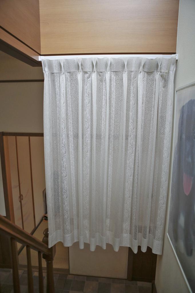 Einfache Installation ohne Schrauben oder Nägel! Vorhangschiene, Spannschiene, ausziehbare Schiene, Heavy-Duty, weiß (79-130cm)