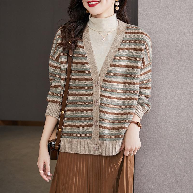 Retro Jacquard Sweater Jacket for Women's Autumn and Winter Loose V-neck Knitted Cardigan Top