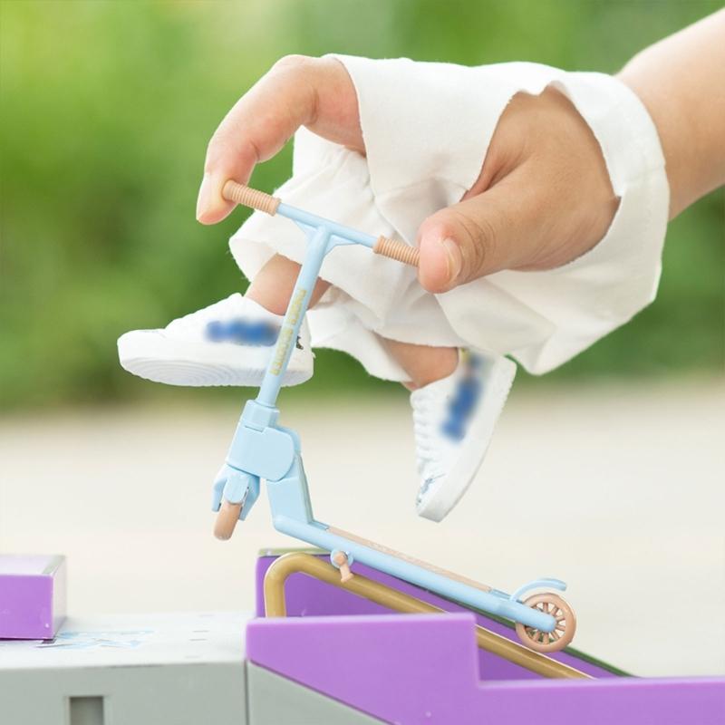 Portable Standing Folding Finger Board Sturdy Plastic Materials Fashion Accessory for Street Skating Enthusiasts