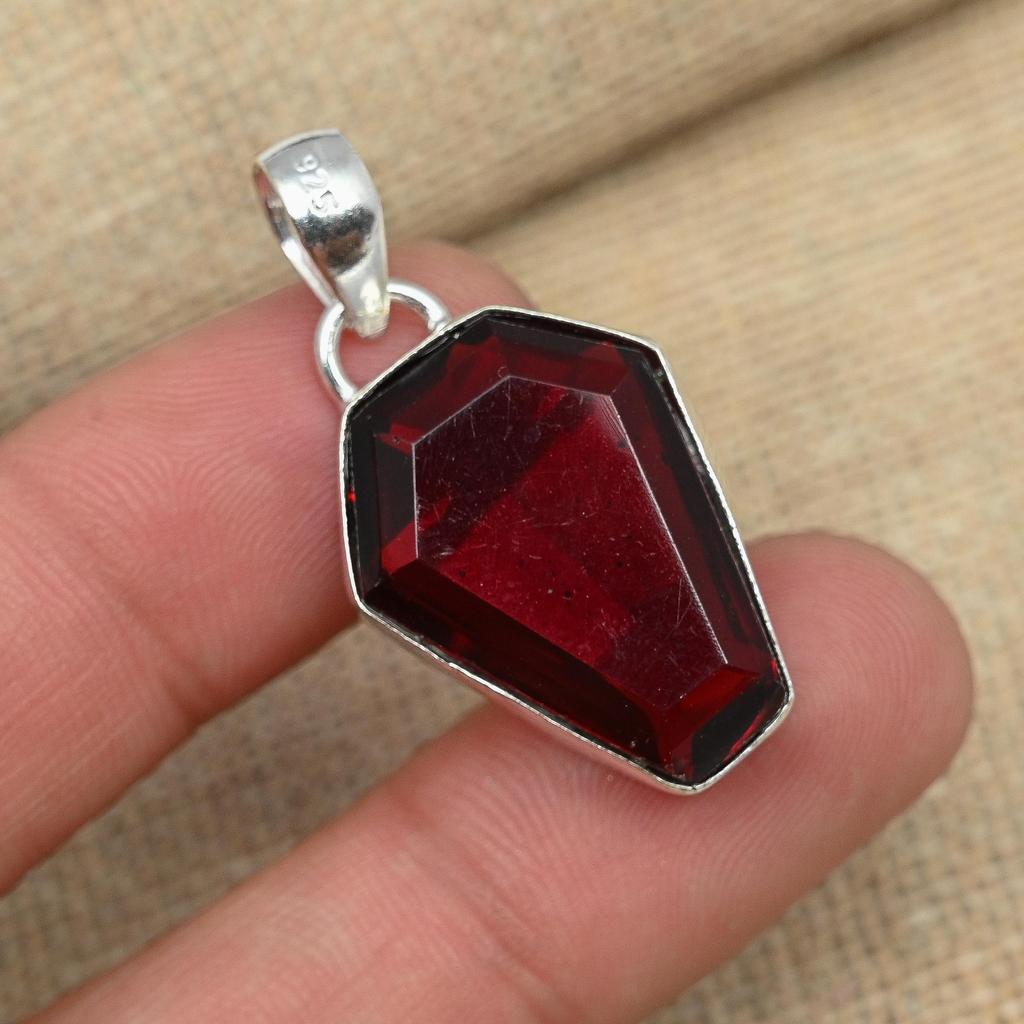 Red Garnet Gemstone 925 Sterling Silver Jewelry Unique Handmade Pendant