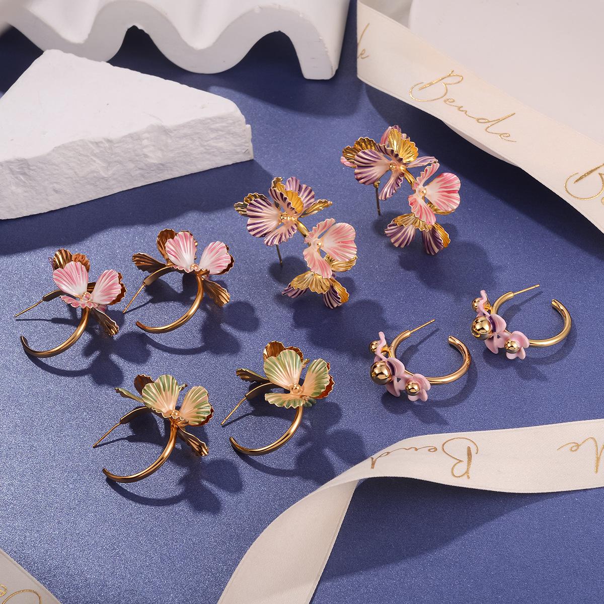 

European and American High-End Exquisite Fashion Flower C-Shaped Earrings