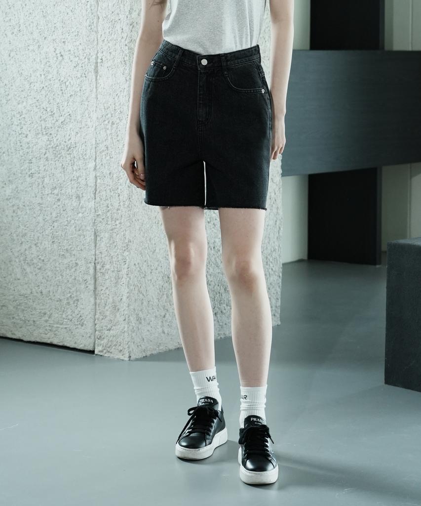 War For Woman W1048 Wide Denim Half Pants_Black
