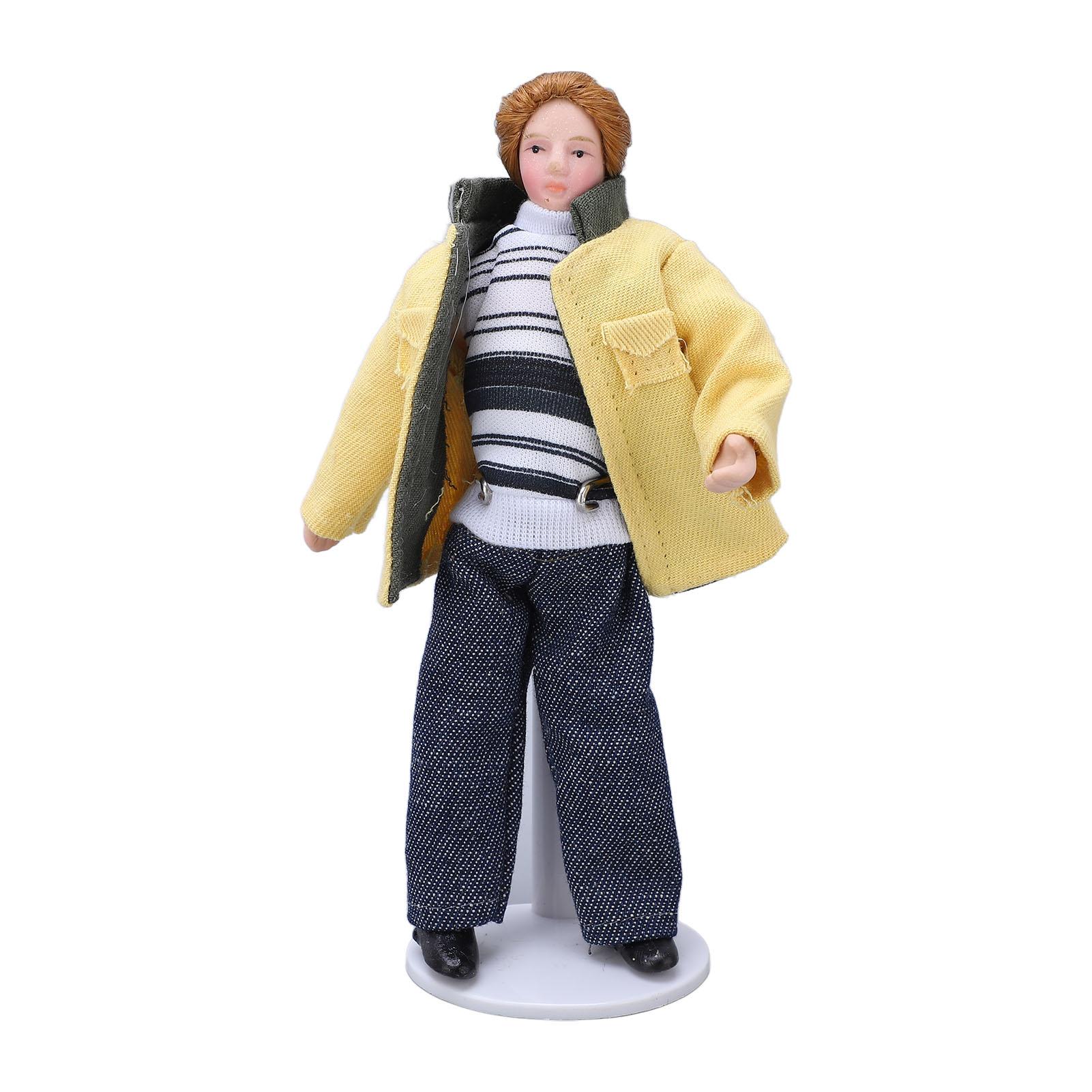 

1:Фарфоровые люди в масштабе 1/12, реалистичные, в желтом пальто, молодые люди, миниатюрная женщина, керамическая кукла, люди для кукольного домика