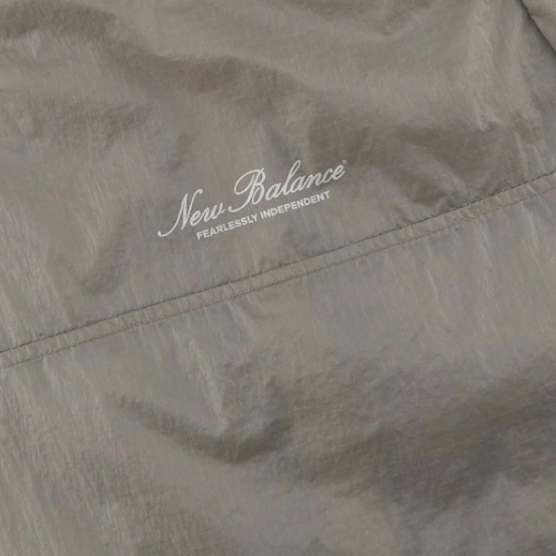 New Balance Women Breeze Light Ultra Lightweight Woven Jacket Nbnag2w522