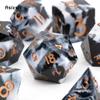 7 Stück schwarz weiß goldene Zahlen scharfkantige Harzwürfel polyedrische Würfel geeignet für Rollenspiele, RPG-Brettspiele