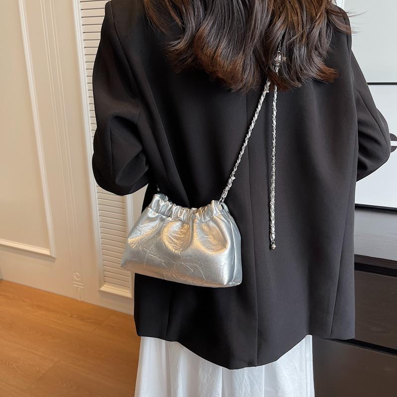 Korean fashion large-capacity chain bag women's new 2025 summer simple bucket bag niche texture messenger bag