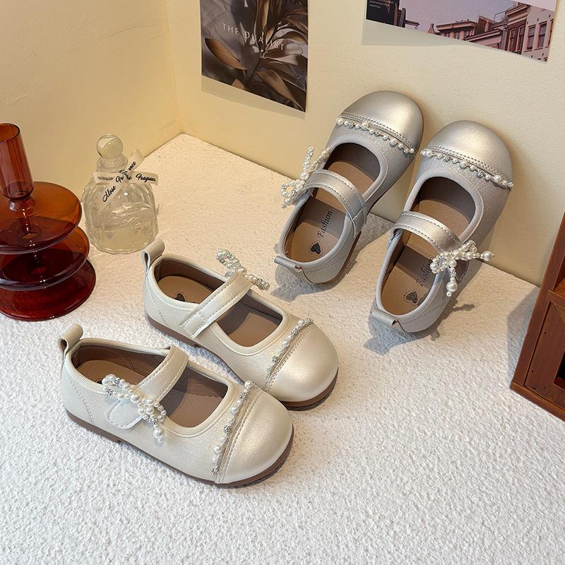 Mädchen Prinzessin Schuhe Kinderschuhe 2025 neu Frühling kleine Lederschuhe Damen Schatz Silber Mädchen weiche Sohle Einzelne Schuhe ausländischer Stil