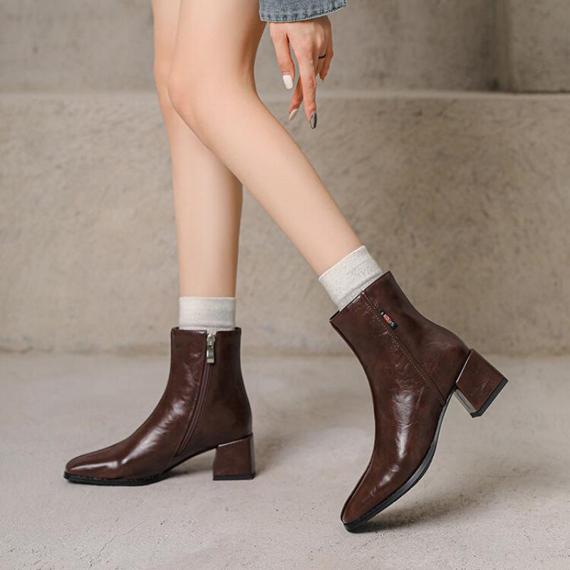 Autumn and winter women's medium boots low heel large size women's boots side zipper solid color square heel square head Korean version of the new med