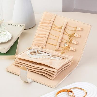 Schmuckherstellung – Verpackung & Präsentation von Schmuck