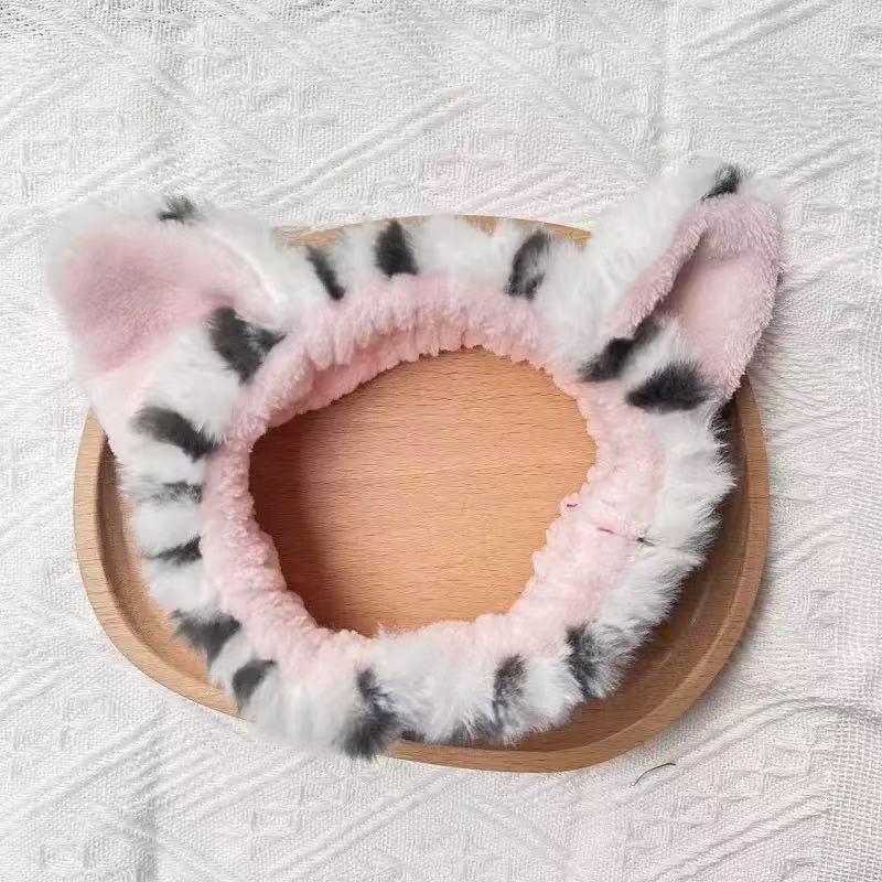 Strawberry Bear Plush Headband: Non-Slip Cute Cartoon Hair Accessory for Girls
