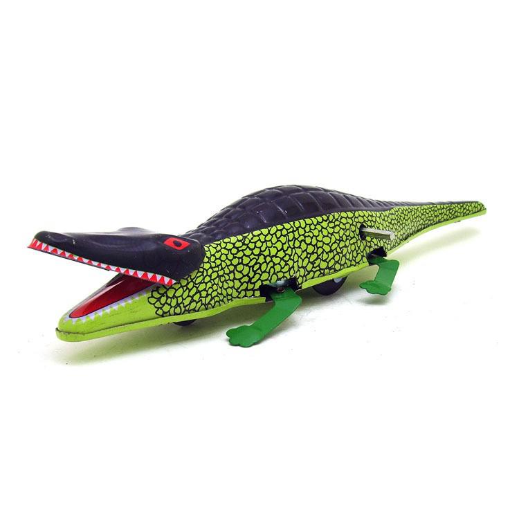 MS224 Tinplate Crocodile Retro Collectible Toy - Nostalgic Display Item for Clothing Store/Decor MS224