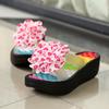 Sommer Sandalen Weiblichen Strand Ziehen Dicken High-heel Blume Schuhe Hause Hausschuhe