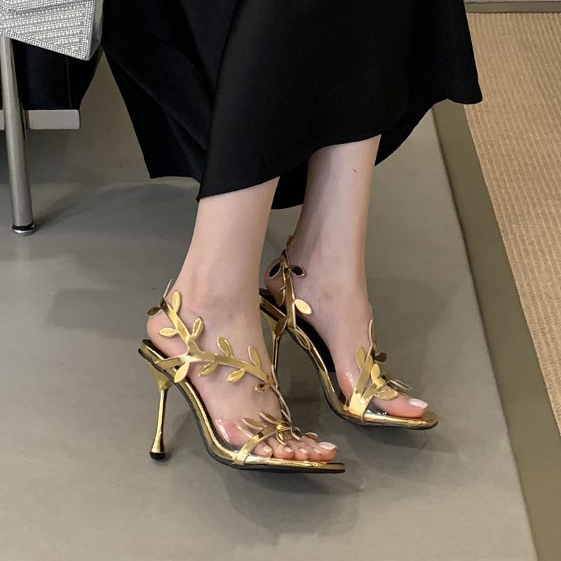 

Летние туфли на высоком каблуке летняя новая мода слово с модным листом цветком женские сандалии 41 золотой