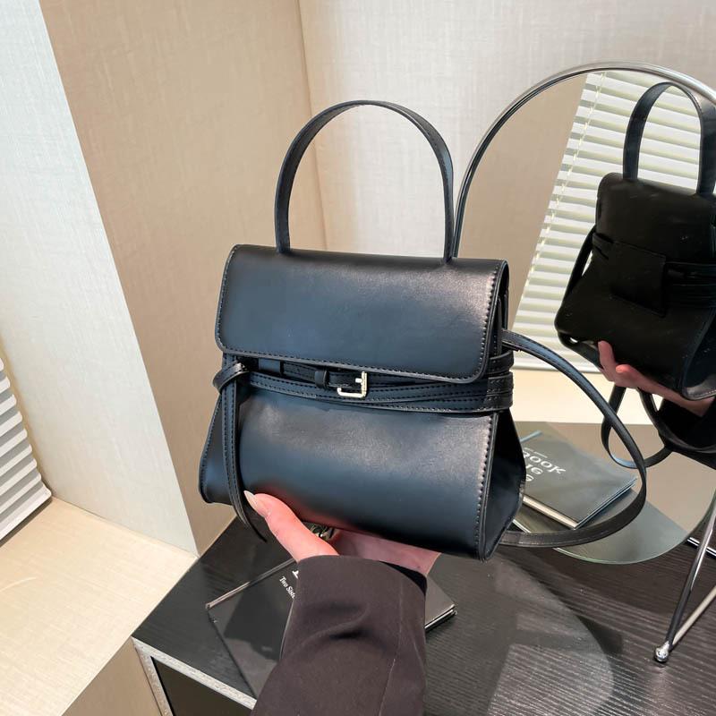 New women's bag fashionable and versatile commuter messenger bag portable shoulder oblique span bag