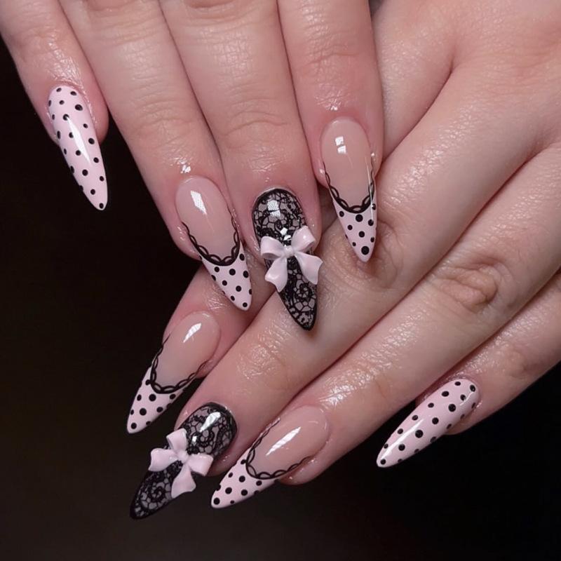 24 Stück Rosa Leopardendruck Aufstecknägel Mit Stern-Strasssteinen Lange Stiletto-Fingernägel Mandel-Maniküre