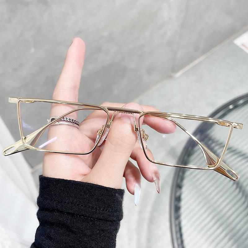 Retro Rectangle Sunglasses Women metal frame Vintage Small Frame Sun Glasses Ladies Classic Black Square