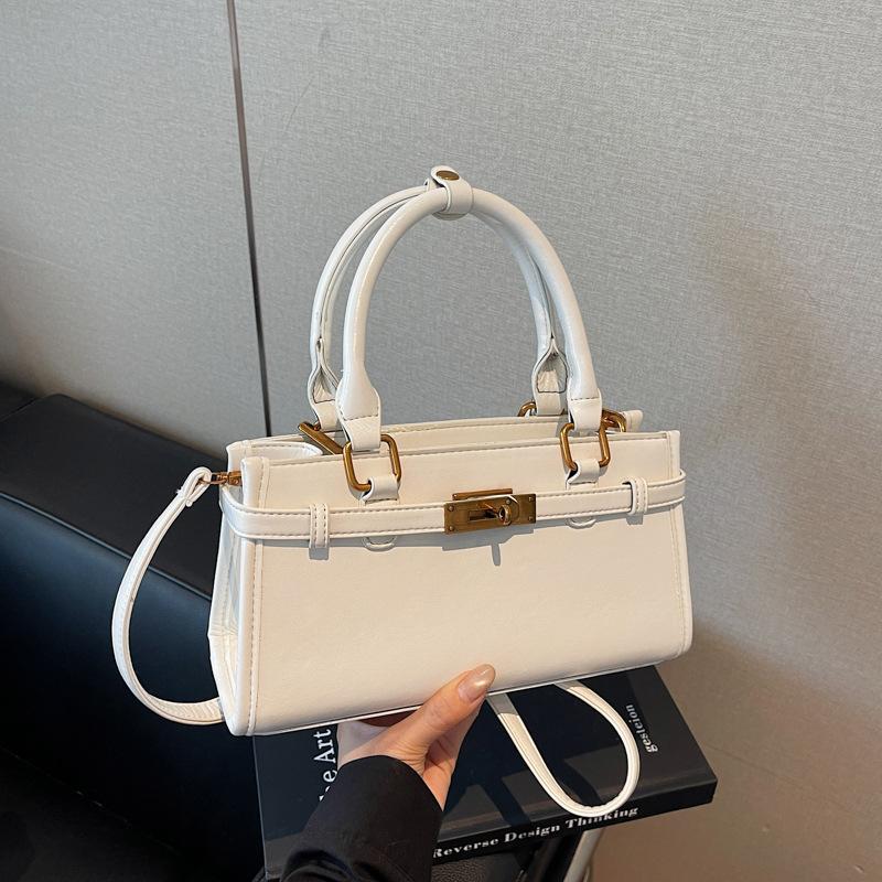 Korean version of simple and versatile niche portable commuter bag women's 2025 autumn and winter new high-end textured messenger tote bag