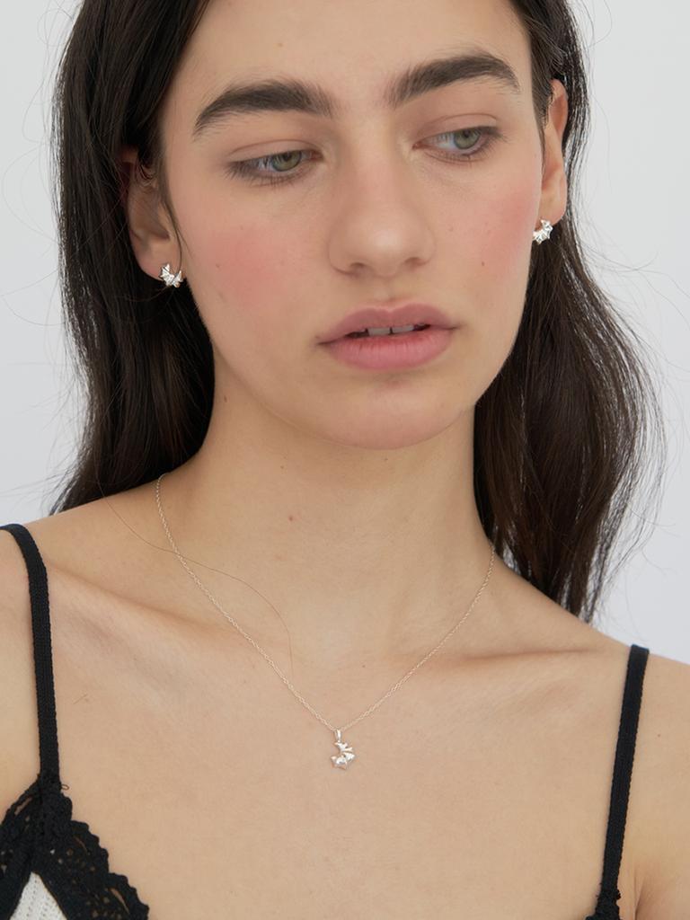 Still Instant Shell Spark Necklace