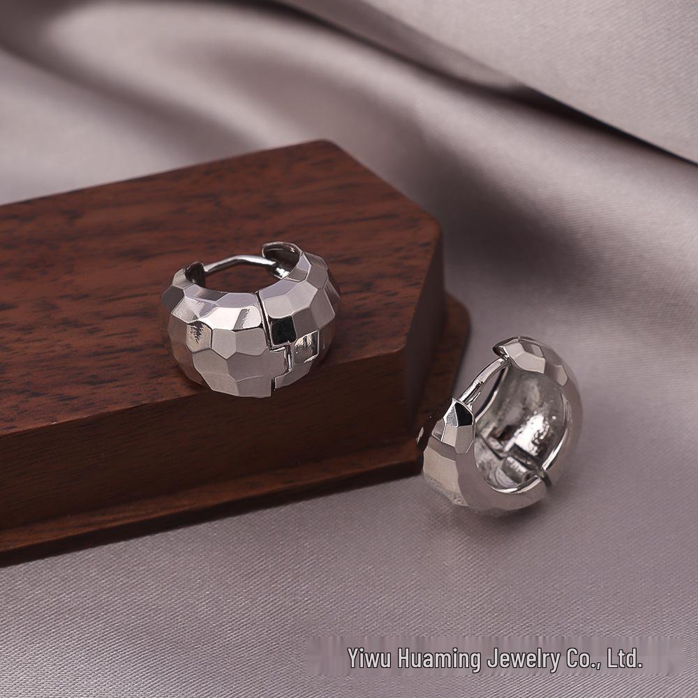 European American Style Luxury Stud Earrings: Elegant Cross-border Niche Hoops, Versatile Celebrity-inspired Accessories