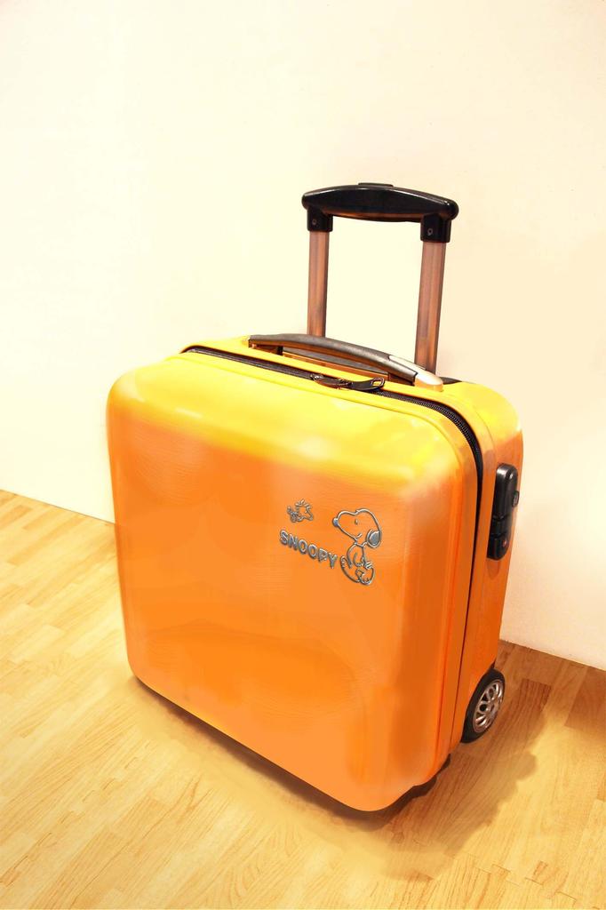 Basic Standard Snoopy Emblem Sticker 3D 3D Car Custom Decoration Character Stylish Cute Snoopy Walking