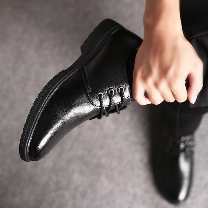 Weiches Leder Weiche Sohle Frühling und Sommer Herren Lederschuhe Business Casual Schuhe Herren Runde Spitze Schnürung Werkzeugschuhe