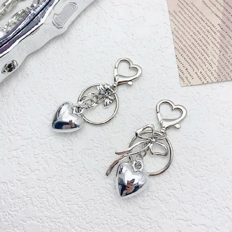 Fashionable Heart Bowknot Hanging Charm Unique Keychain Alloy Keyring Fashion Accessory for Women's Bags and Key Holder