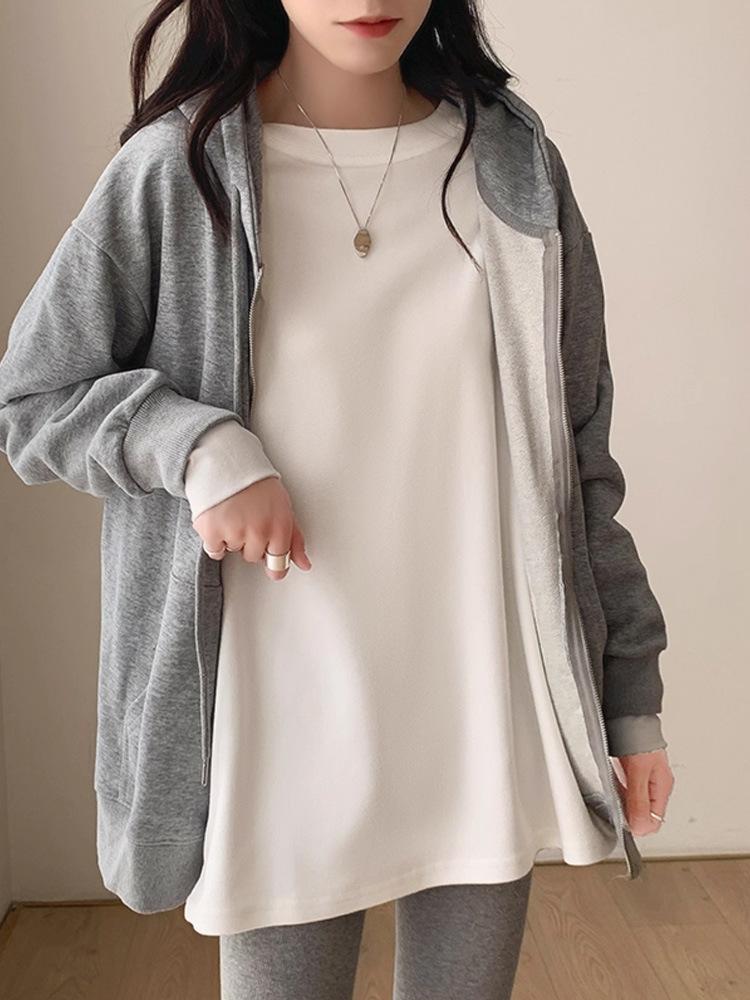 Women's European-Style White Pure Cotton Long-Sleeved T-Shirt, Plus Size Slimming Base Shirt for Autumn/Winter - Loose and Lazy Fit (6173).