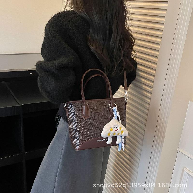 Women's bag large capacity versatile tote bag summer sense trend woven commuter shoulder bag