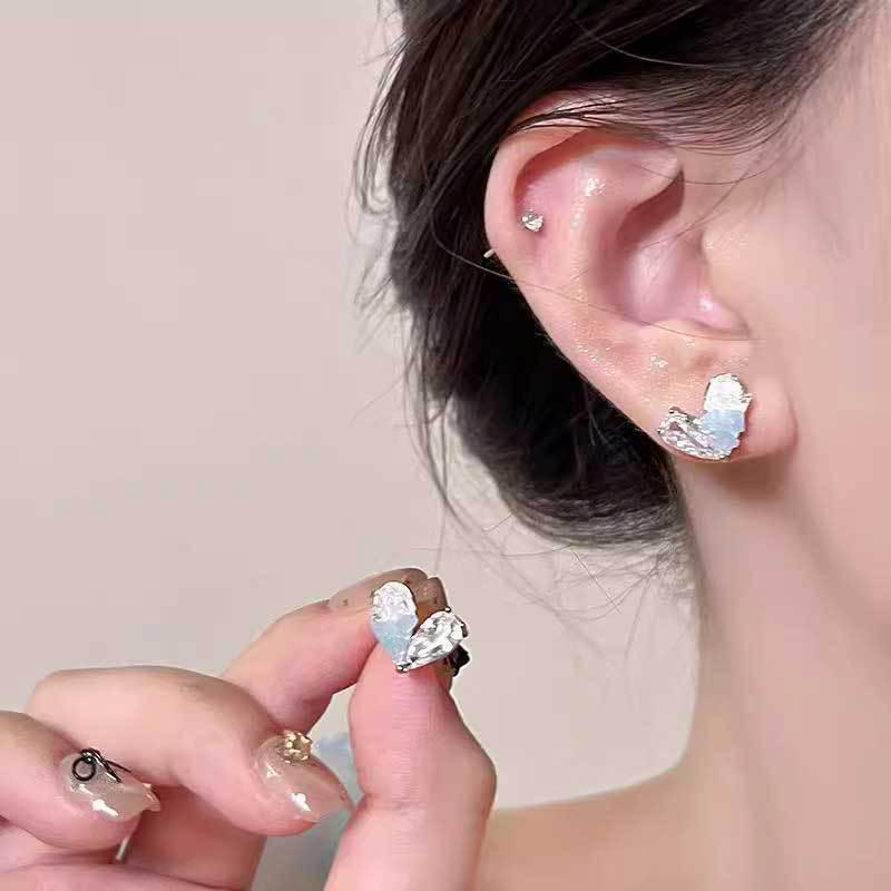 Koreanischer Stil Nicht-Piercing Ohrclip mit langem Quaste, Perlmutt Schmetterlings Design für Damen - High-End, Coole Mode.