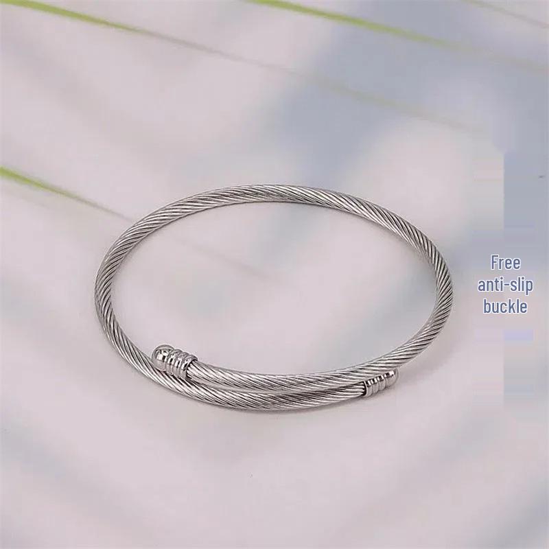 

Festive Reindeer Pumpkin Beaded Bracelet: Unique Cartoon Holiday Bangle for Women