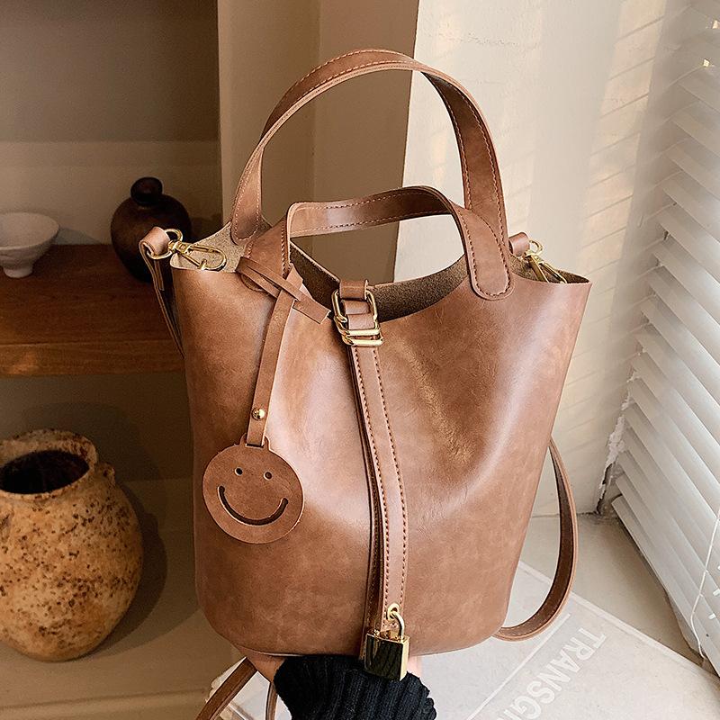 

Жіноча сумка великої місткості, універсальна осінь та зима 2024, нова модна сумка через плече, жіноча ретро-портативна сумка-відро хакі