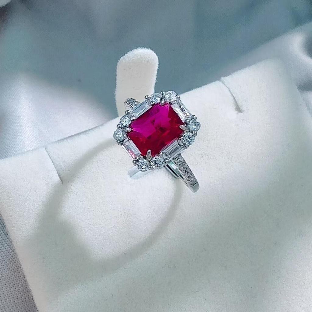 Zestaw biżuterii z czerwonego korundu Xiaohongshu: Naszyjnik z wisiorkiem, Kolczyki i Pierścionek