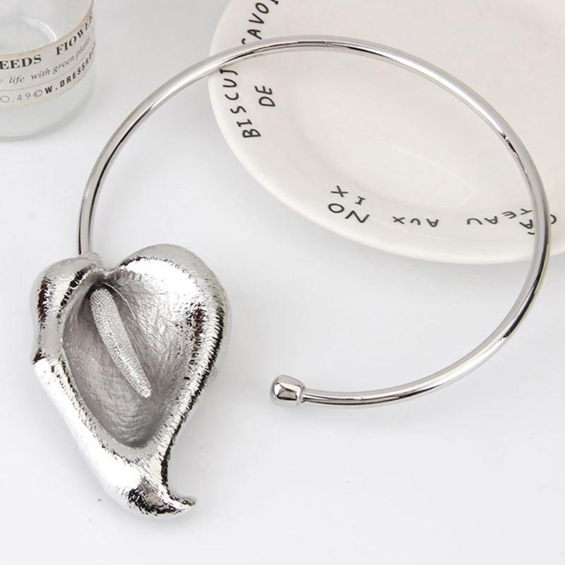 Exaggerated Pleated Metal Open Choker Necklace Stylish Metal Flower Choker Necklace Women's Party Neckchain Accessory