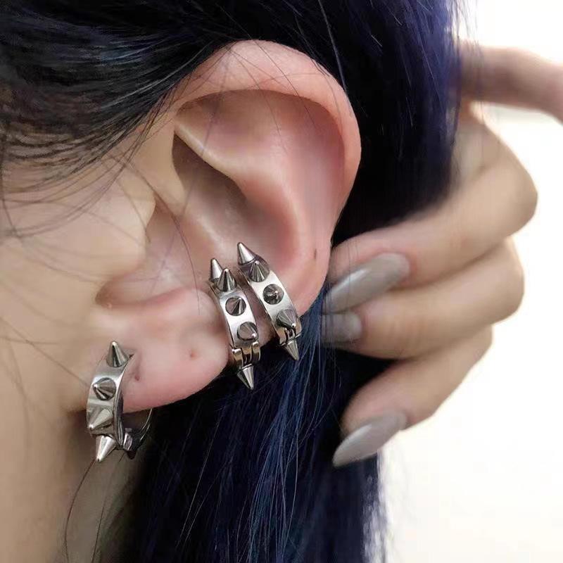 Koreanischer Punk-Stil Edelstahl Nieten Kegel Ohrclips für nicht-gepiercte Ohren