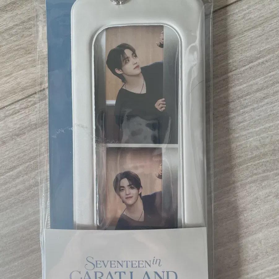 

Seventeen 2024 Caran 2 Cut Photo Holder