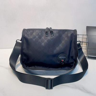 Fashion Bag for Men or Women Casual Bag Messenger Bag New Waterproof Oxford Cloth Shoulder Bag Simple Commuter Bag
