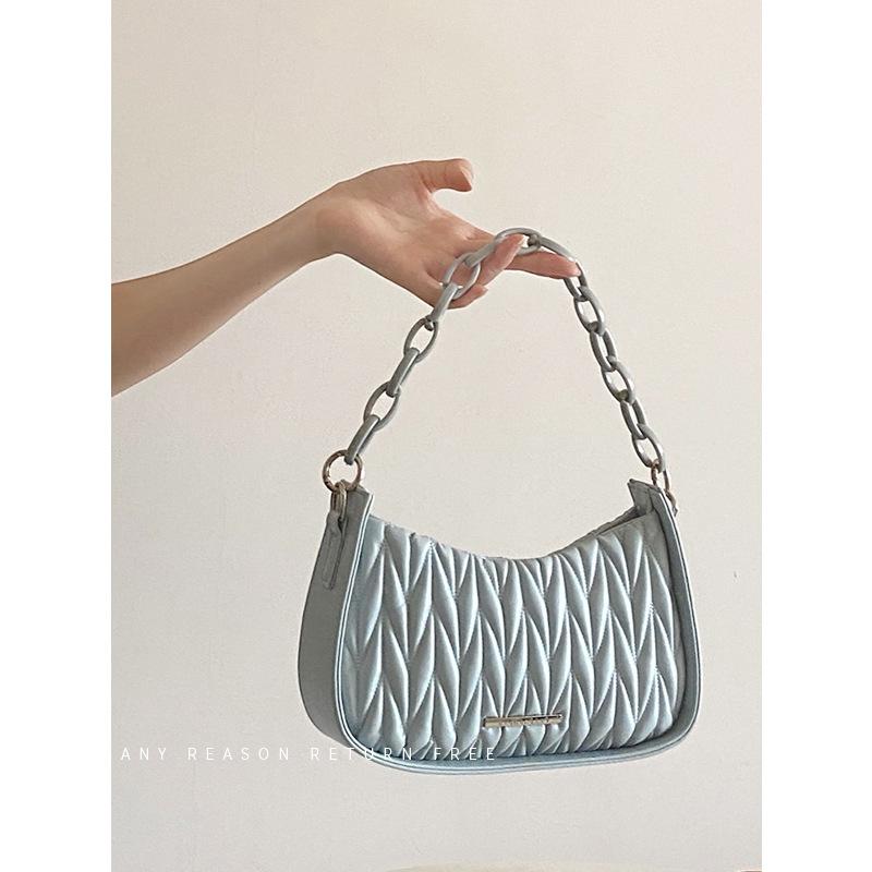 

Bag 2025 new pleated rhombus messenger bag women s summer acrylic chain high-end sense versatile underarm shoulder bag синий