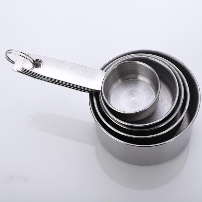 Elegantes Edelstahl-Messbecher-Set Mit Präziser Skala Zum Backen Und Kochen