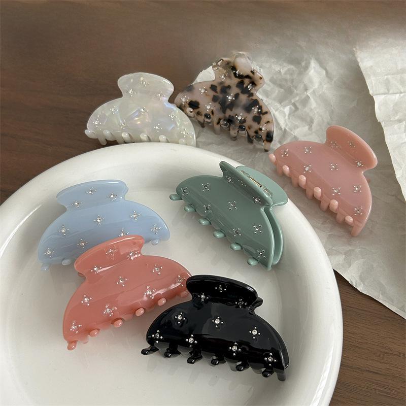 Share Beauty Acetat Süßigkeiten Haarspange: Eleganter, mit Diamanten besetzter, kompakter Haarklammer, perfekt, um Ihrer Frisur eine frische Note zu verleihen.