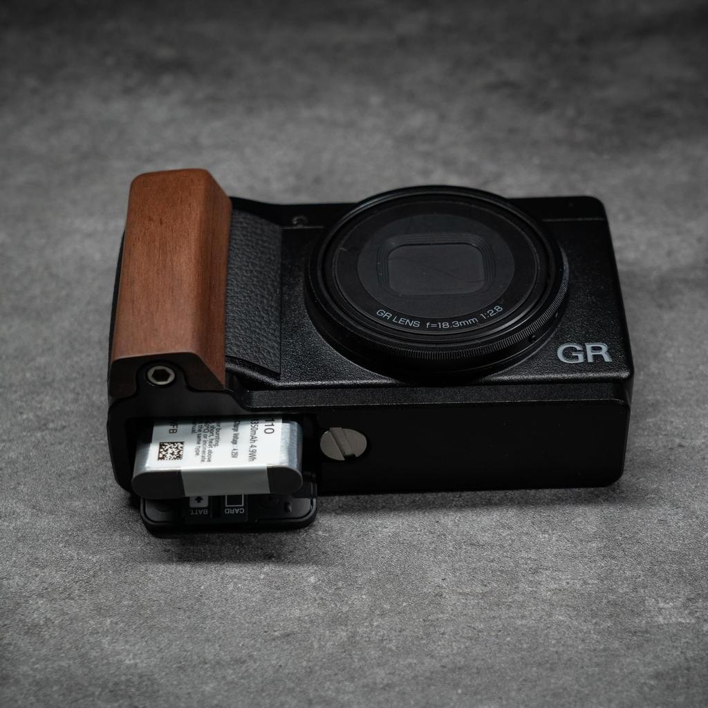 SIUTATDSH Kameragriff für Ricoh GR III/GR3 Kameras, L-förmige Schnellwechselplatte, Massivholzgriff, Stativmontage (Kreidetafel aus Walnussholz)