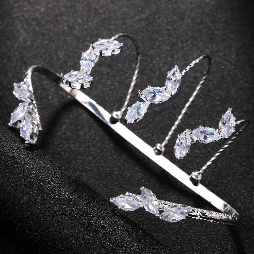 

Модный открытый браслет из листьев циркония для женщин, праздничный подарок, блестящие бриллианты, регулируемые аксессуары для рук серебряный